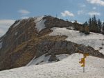 Le col de Porte, 1557m, on tourne sur la gauche (sur la photo tout droit), pour la Dôle