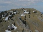 Vue arrière sur le col de Porte (en bas) et la Pointe de Poêle Chaud au fond