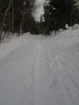 On longe ce sentier tout tranquille qui est le sentier d'été