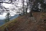 Le chemin est parfois au bord de la falaise, sinon pas loin