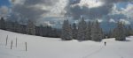 Vue panoramique depuis le haut des arbalettes avec une portion du lac. Vue arrière