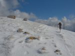 On suit le marquage du chemin d'été avec en vue l'antenne radio du Pt1583