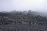 En levant la tête, sur la gauche, la brume randait l'atmosphère ... mystérieuse.