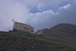 Derniers efforts pour la cabane avec un bout de ciel bleu, rare en ce jour !