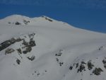 La suite du programme passera par le couloir à droite du Mont Pucel, on y voit plusieurs skieurs