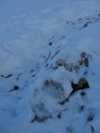 J'ai buté contre un rocher, tombé dans la neige et perdu un ski. 45mn à creuser pour le retrouver. A la fin une équipe de français descendant aussi cette combe, m'a retrouvé mon ski ... plus bas. Je cherchais en haut. Bref les stoppeurs c'est pas terrible.