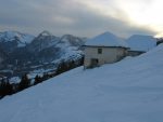 Bâtisses du Pt1273m, on quitte la route pour la clairière sur la gauche vers Sex d'Amont