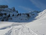 On remonte cette combe mais on va partir sur la gauche pour le Pas de Saxième