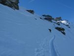 La Cape au Moine se dessine de plus en plus. La neige est poudreuse et parfois le skieur extérieur glisse vers le bas !