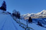 Montée à l'ombre, mais avec une belle vue.