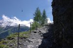 Le chemin est large et sécurisé, c'est que ce chemin est très touristique. On admire le travail d'aménagement.