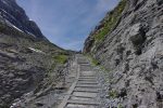 Pour arriver au col de la Gemmi ou plutôt Daube (2340m), il nous reste ces marches à enjamber.