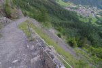 On sort des rochers pour bientôt rejoindre la partie entourée d'herbes