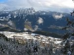 Une trouée et une éclaircie, la météo s'améliore, me permet de voir Leysin