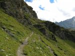 Le sentier se poursuit, après un moment de montée, une portion plus douce