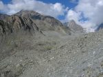 On passe devant le glacier de Brenay au fond