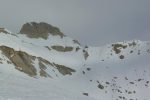 Tiens les deux skieurs montent vers le sommet de La Fava, par le col au centre (un V entre deux rochers). Dernière fois que je les vois