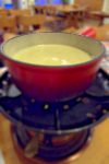 Une fondue à Châtel, pas terrible. Photo travaillée sous Gimp (floutage, saturation des couleurs)