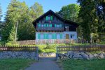 Nous laissons le Chalet des Amis de la Nature