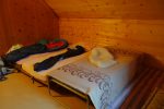 Il existe un chambre au confort sommaire