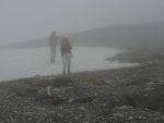 La brume se rajoute, mais quelle ambiance, mais où est le chemin ? Vue arrière