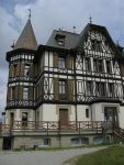 Bâtiment impressionnant et classe