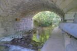 Nous passons à l'intérieur du tunnel. Une déviation l'évite sur le débit est élevé.