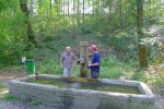 Petite soif ! Dommage que la poubelle soit juste à côté de la fontaine