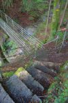 Le pont pour admirer le haut de la cascade
