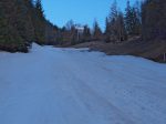 on remonte la piste en neige dure mais pas gelée