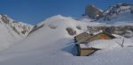 Les fermes de Petit-Pré, 1998m. On part en devers sur le vallon de gauche