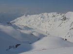 Depuis cette bute, vue sur la cabane de Fenestral et Fully