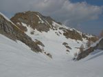 On repasse par nos petites vallons, j'essaye de suivre la trace de montée pour éviter d'être trop freiné par cette neige collante