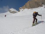 Ces deux skieurs continuent et cela me permet de continuer (seul je ne serais pas monté), avec eux !