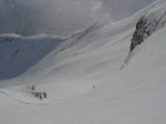 Vue arrière sur le couloir, au fond Anne qui nous suit. Ces deux compagnons ne l'ont attendu qu'au sommet !