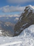 On va descendre dans le couloir à gauche de la Pointe de Comonau