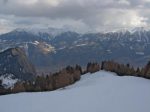 Je suis content de trouver une piste, ça limite la casse, je vais suivre la route