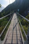 Vue au grand angle sur la passerelle