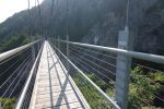 Dans le mur, on voit la Colombe de la Paix de Hans Erni. Un descriptif détaillé est sur la passerelle