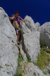 Evelyne tente la descente par la chaine