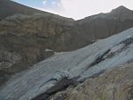 La sortie de la Via Ferrata est dans l'encoche en haut et centre de la photo. Pour l'instant on reste sur le rocher