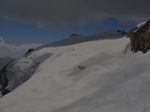 Nous sommes remontés le long des téléskis, passés par les cordes fixes du Dôme. Depuis là vue sur le glacier des Diablerets, le Sommet des Diablerets est au fond