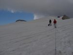 Le glacier est bien enneigé. Vue arrière