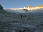 Nous partons sur le glacier, préférant passer le glacier le matin