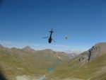 L'hélicoptère n'arrêtait pas de faire des rotations
