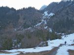 Le bas du vallon est bien peu enneigé, portage en vue :-(