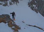 Christian arrive en haut de cette pente, on a pu passer sans les couteaux, limite dans la dernière conversion