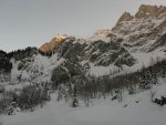 Juste en face de nous La Glacière que nous contournons par la gauche.