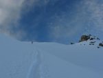 Le col des Martinets (2619m), terminus de notre course. On s'arrête au niveau des rochers à droite