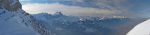 Vue panoramique depuis le col des Martinets sur les Alpes, avec les Dents du Midi et la vallée du Rhône